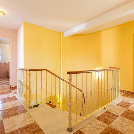 Holiday home Pass The Keys With Garden And Private Swimming Pool *