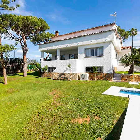 Pass The Keys With Garden And Private Swimming Pool Holiday home *