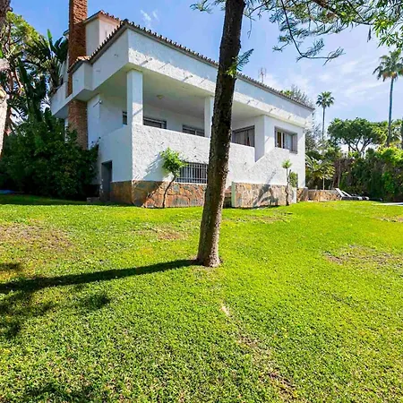 Pass The Keys With Garden And Private Swimming Pool