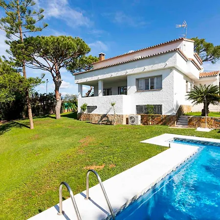 Holiday home Pass The Keys With Garden And Private Swimming Pool *