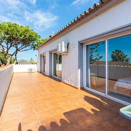 Holiday home Pass The Keys With Garden And Private Swimming Pool *