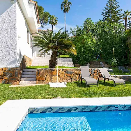 Pass The Keys With Garden And Private Swimming Pool Holiday home