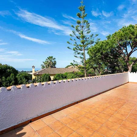 Holiday home Pass The Keys With Garden And Private Swimming Pool *