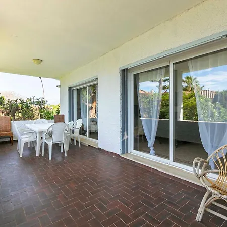 Pass The Keys With Garden And Private Swimming Pool Holiday home
