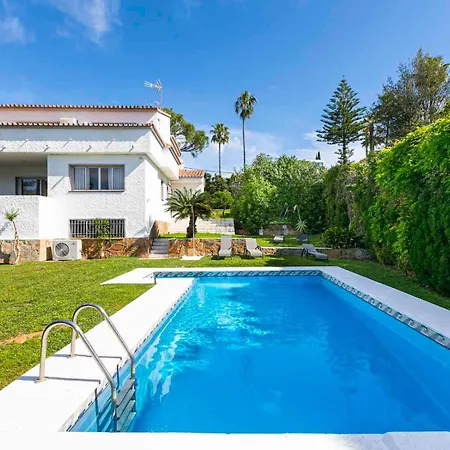 Pass The Keys With Garden And Private Swimming Pool Holiday home *