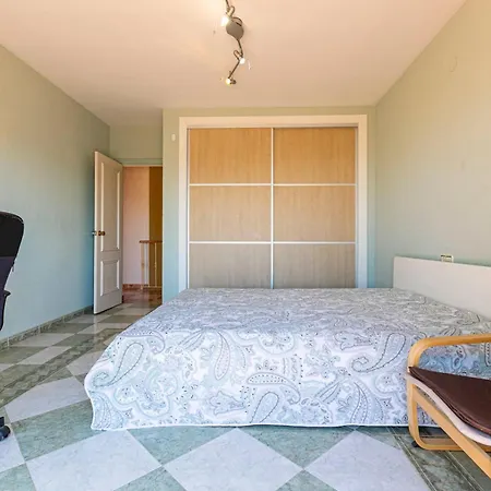 Pass The Keys With Garden And Private Swimming Pool