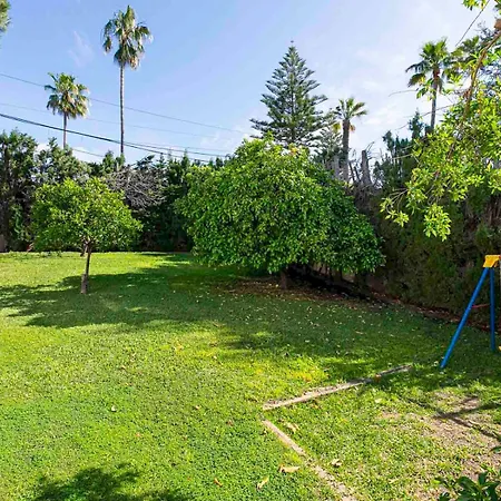 Pass The Keys With Garden And Private Swimming Pool Holiday home