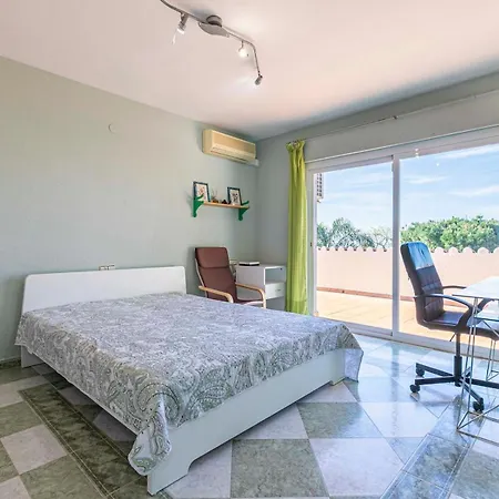 Pass The Keys With Garden And Private Swimming Pool *