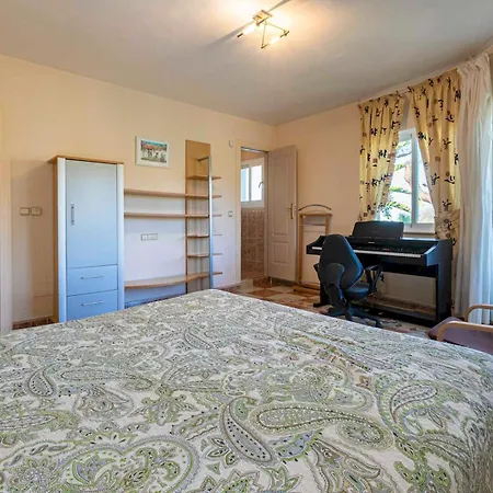 Pass The Keys With Garden And Private Swimming Pool Holiday home