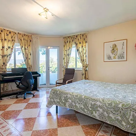Holiday home Pass The Keys With Garden And Private Swimming Pool *