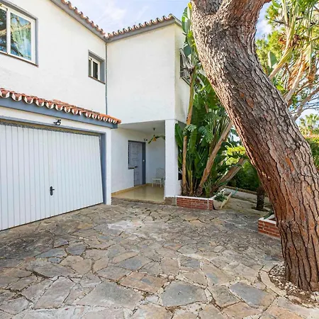 Pass The Keys With Garden And Private Swimming Pool