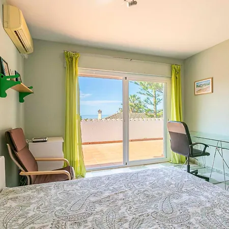 Holiday home Pass The Keys With Garden And Private Swimming Pool *