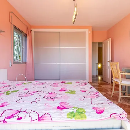 Holiday home Pass The Keys With Garden And Private Swimming Pool *