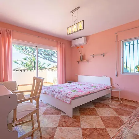Pass The Keys With Garden And Private Swimming Pool Holiday home Marbella