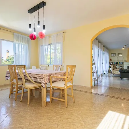 Holiday home Pass The Keys With Garden And Private Swimming Pool *
