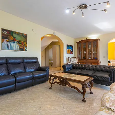 Holiday home Pass The Keys With Garden And Private Swimming Pool *
