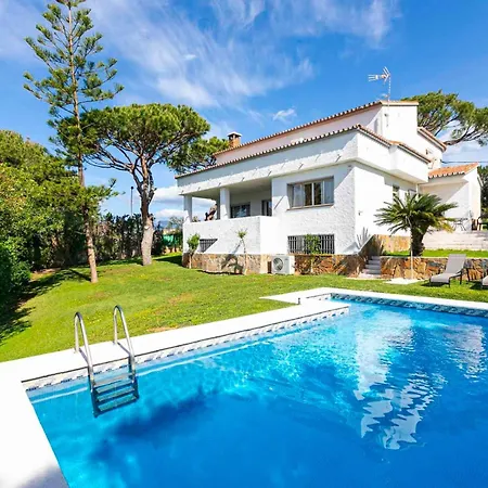 Pass The Keys With Garden And Private Swimming Pool *