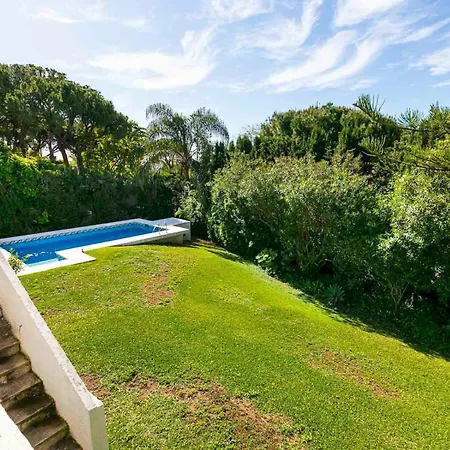 Holiday home Pass The Keys With Garden And Private Swimming Pool *